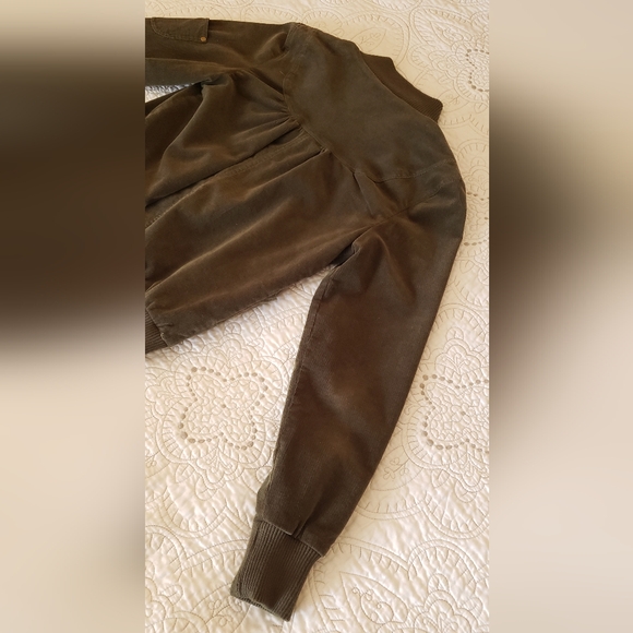 Army Green Bomber-style Jacket - Picture 14 of 15